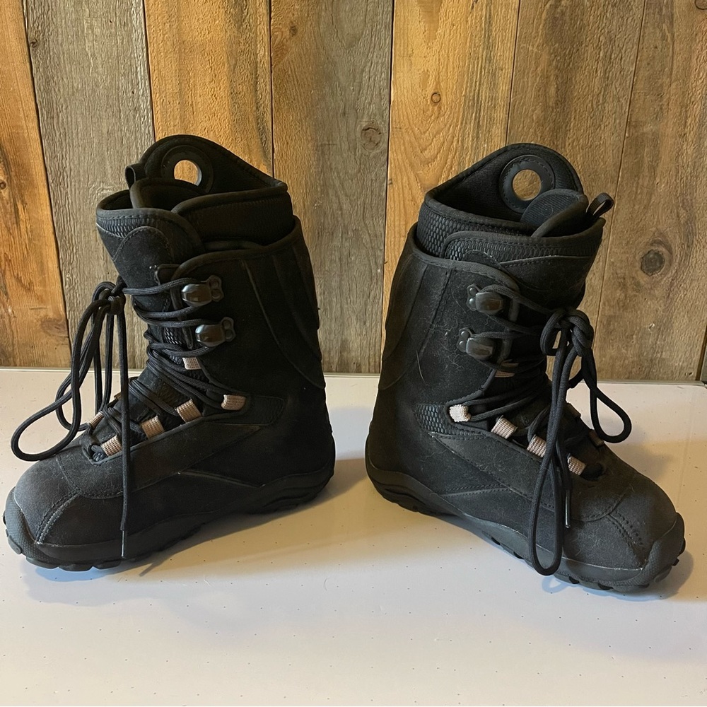 Kemper snowboard boots, woman’s 6, great condition!!